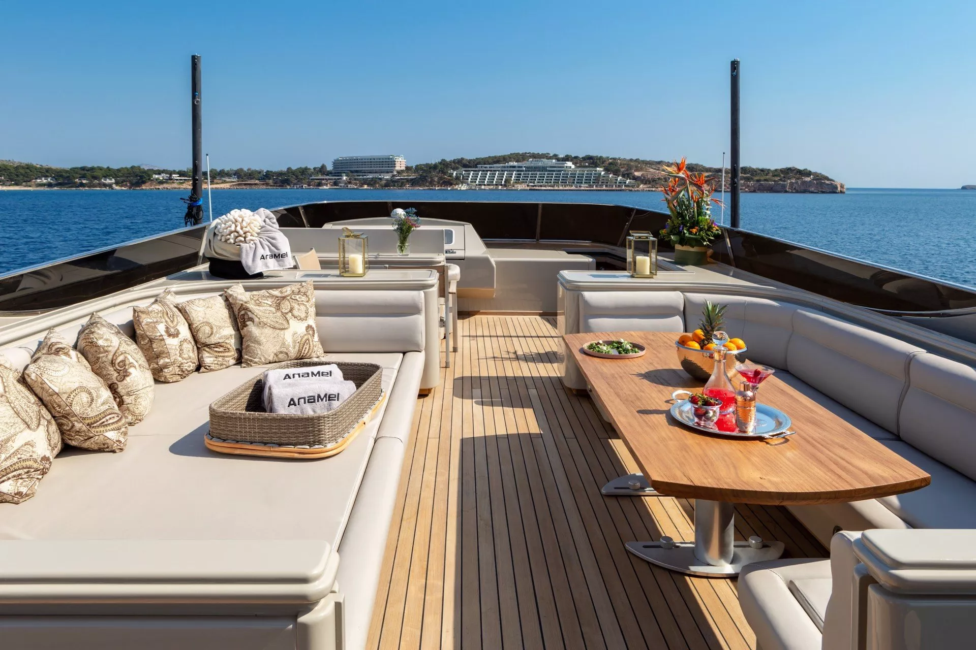 https://dev-api.arconyachts.com/storage/media/23211/conversions/718_3511197724-optimize.webp