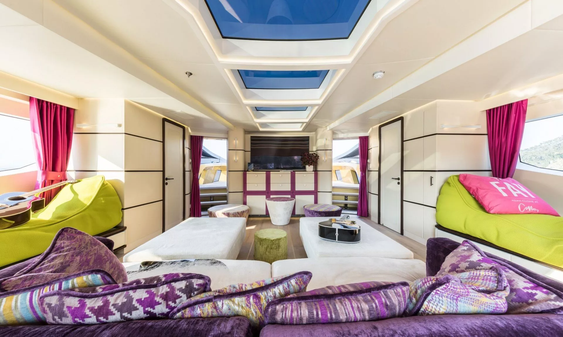 https://dev-api.arconyachts.com/storage/media/23221/conversions/560_1683640368-optimize.webp