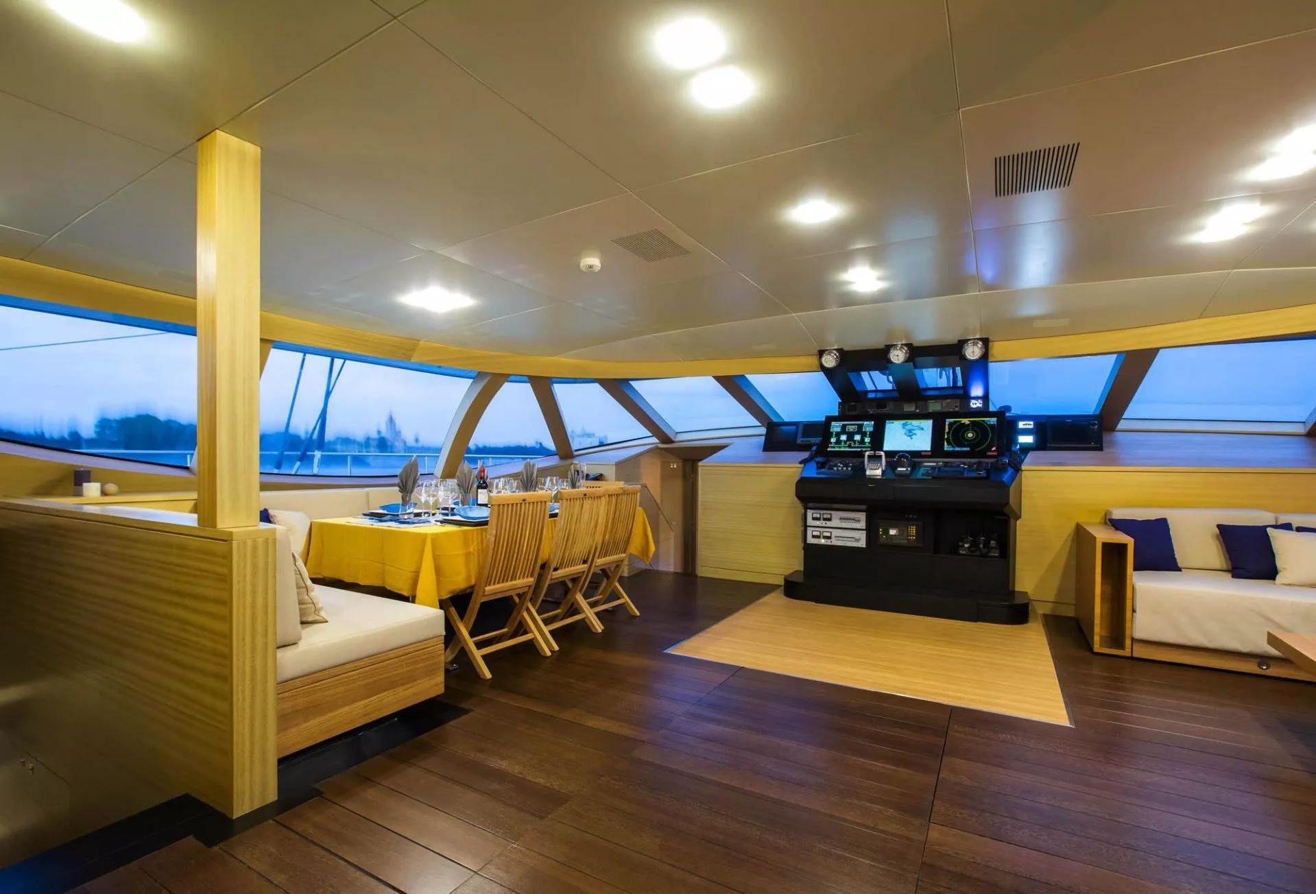 https://dev-api.arconyachts.com/storage/media/23260/conversions/716_4519914482-optimize.webp