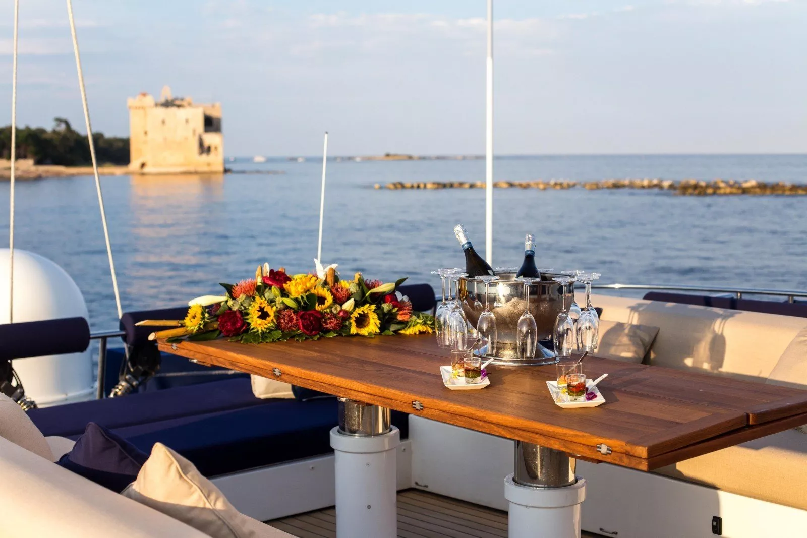 https://dev-api.arconyachts.com/storage/media/23269/conversions/716_7201033917-optimize.webp