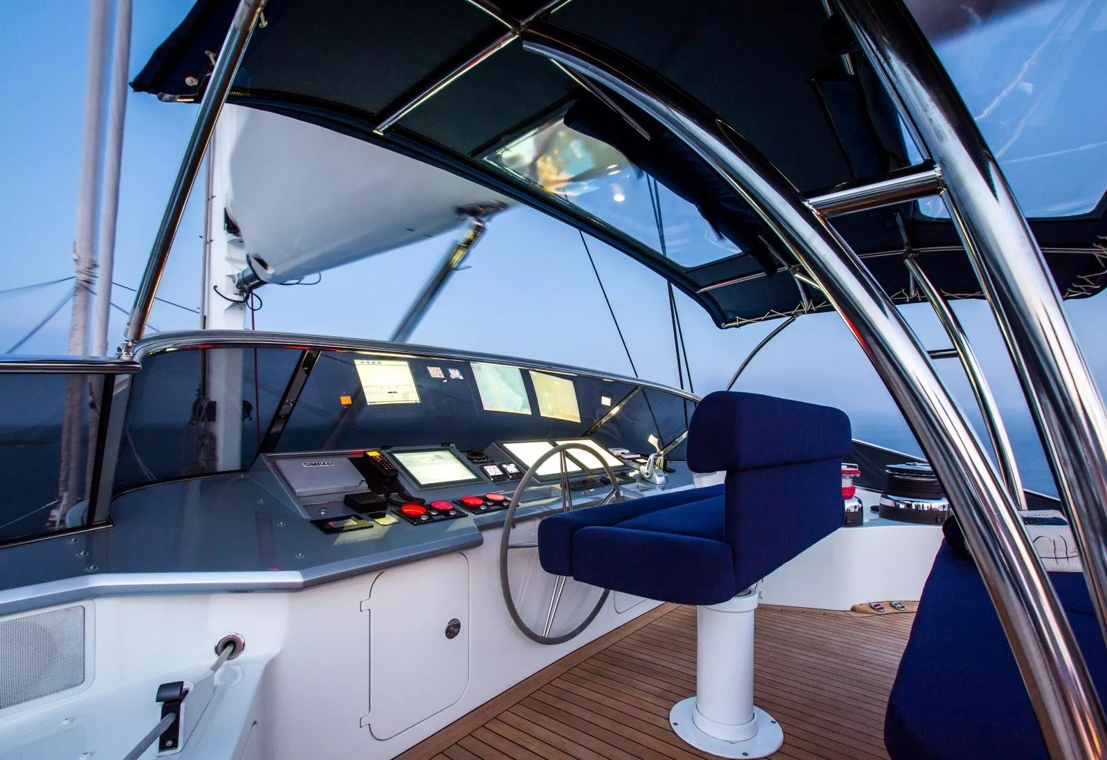 https://dev-api.arconyachts.com/storage/media/23270/conversions/716_0742450064-optimize.webp
