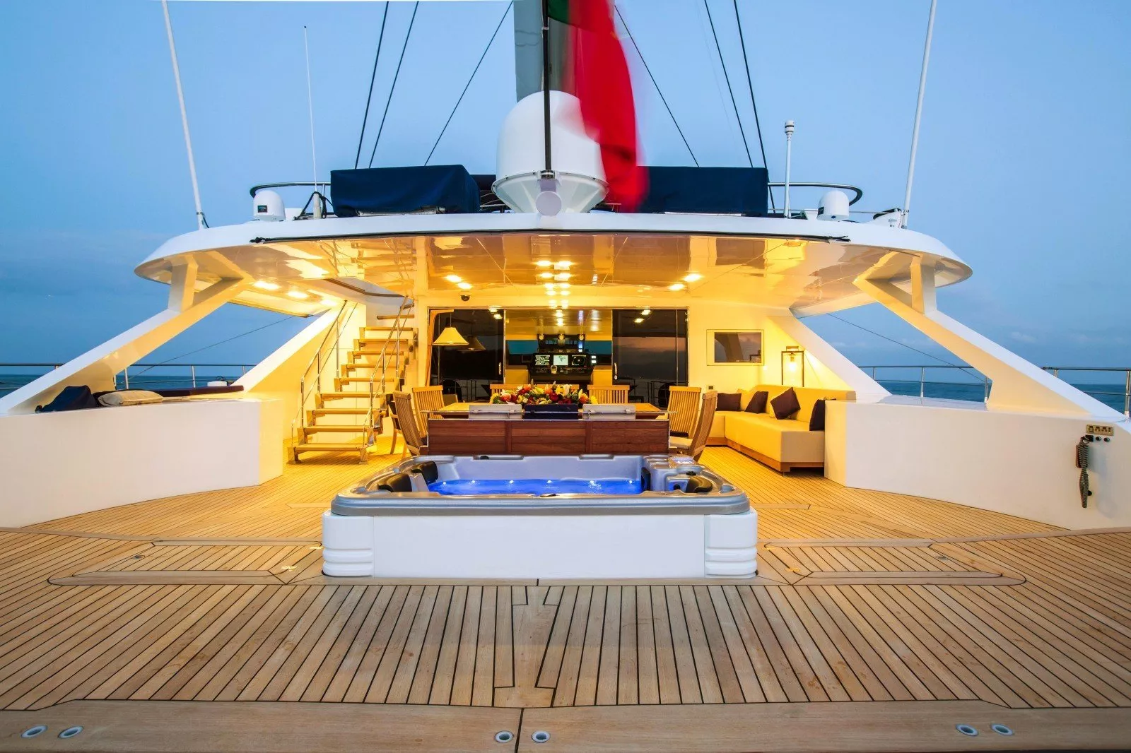 https://dev-api.arconyachts.com/storage/media/23271/conversions/716_5797544390-optimize.webp