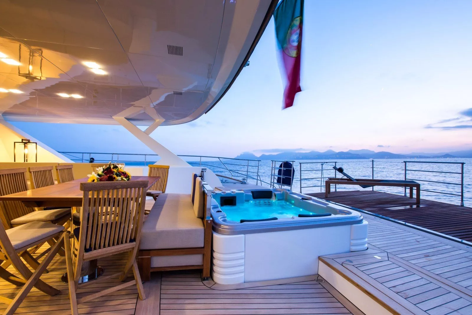 https://dev-api.arconyachts.com/storage/media/23272/conversions/716_4809125239-optimize.webp
