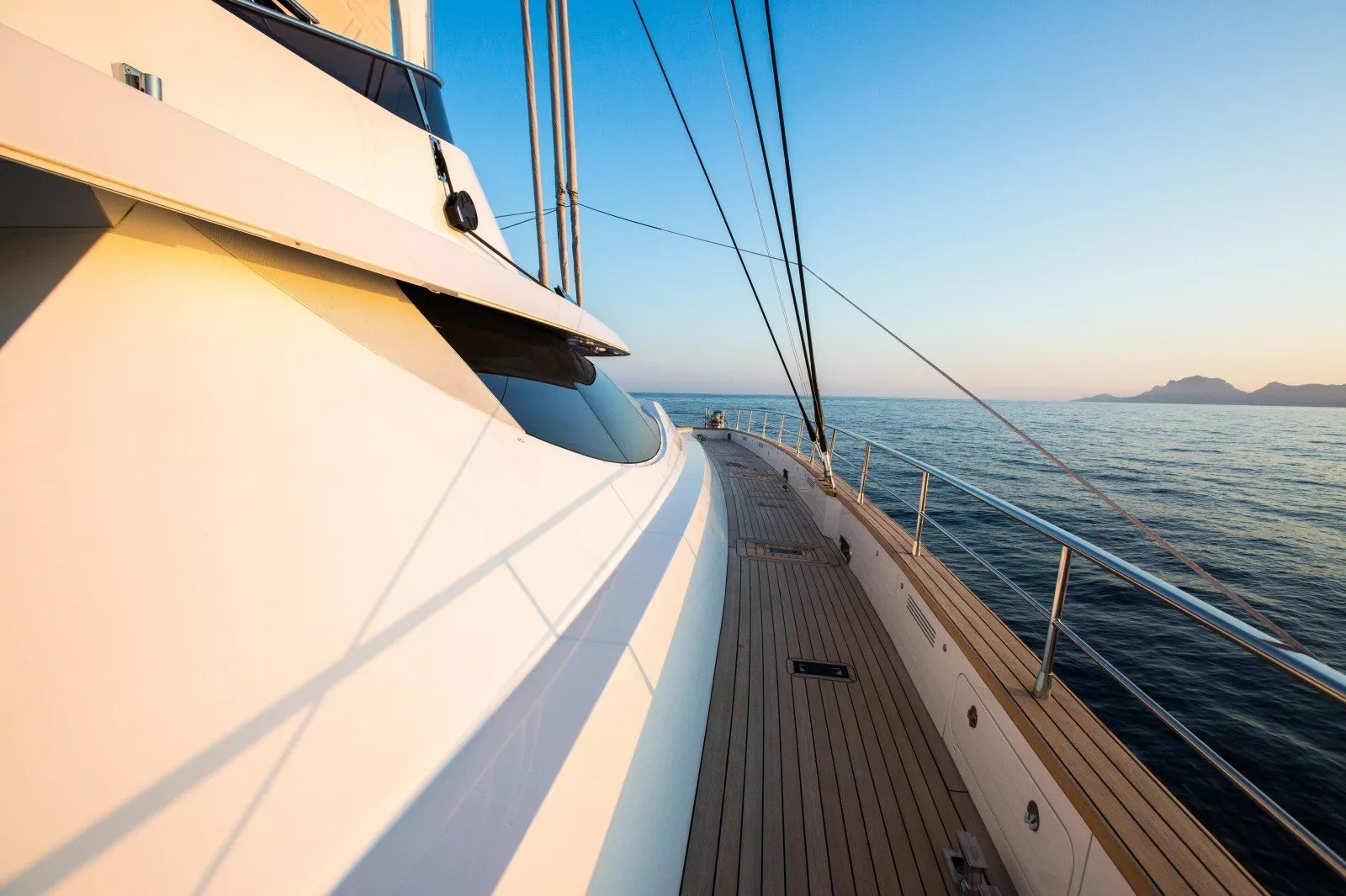 https://dev-api.arconyachts.com/storage/media/23273/conversions/716_3744197234-optimize.webp