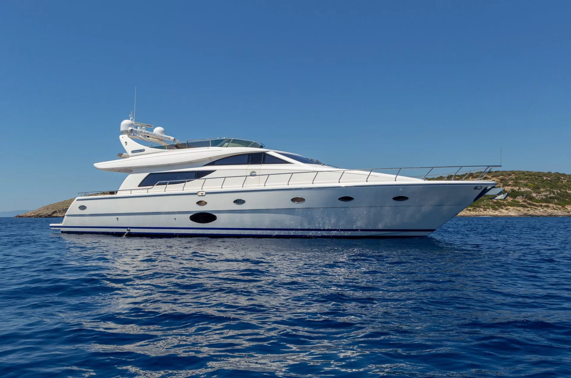 https://dev-api.arconyachts.com/storage/media/23303/conversions/714_9148065071-optimize.webp