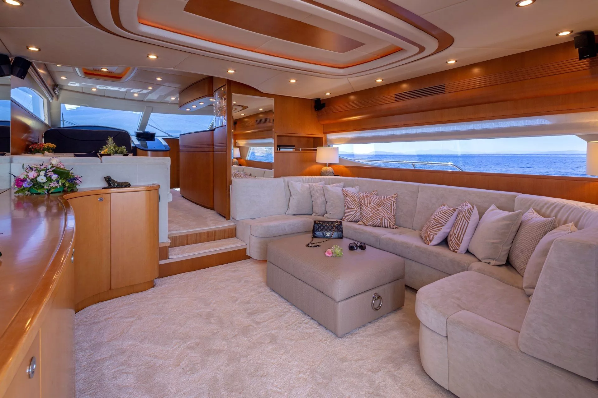 https://dev-api.arconyachts.com/storage/media/23304/conversions/714_3871127491-optimize.webp