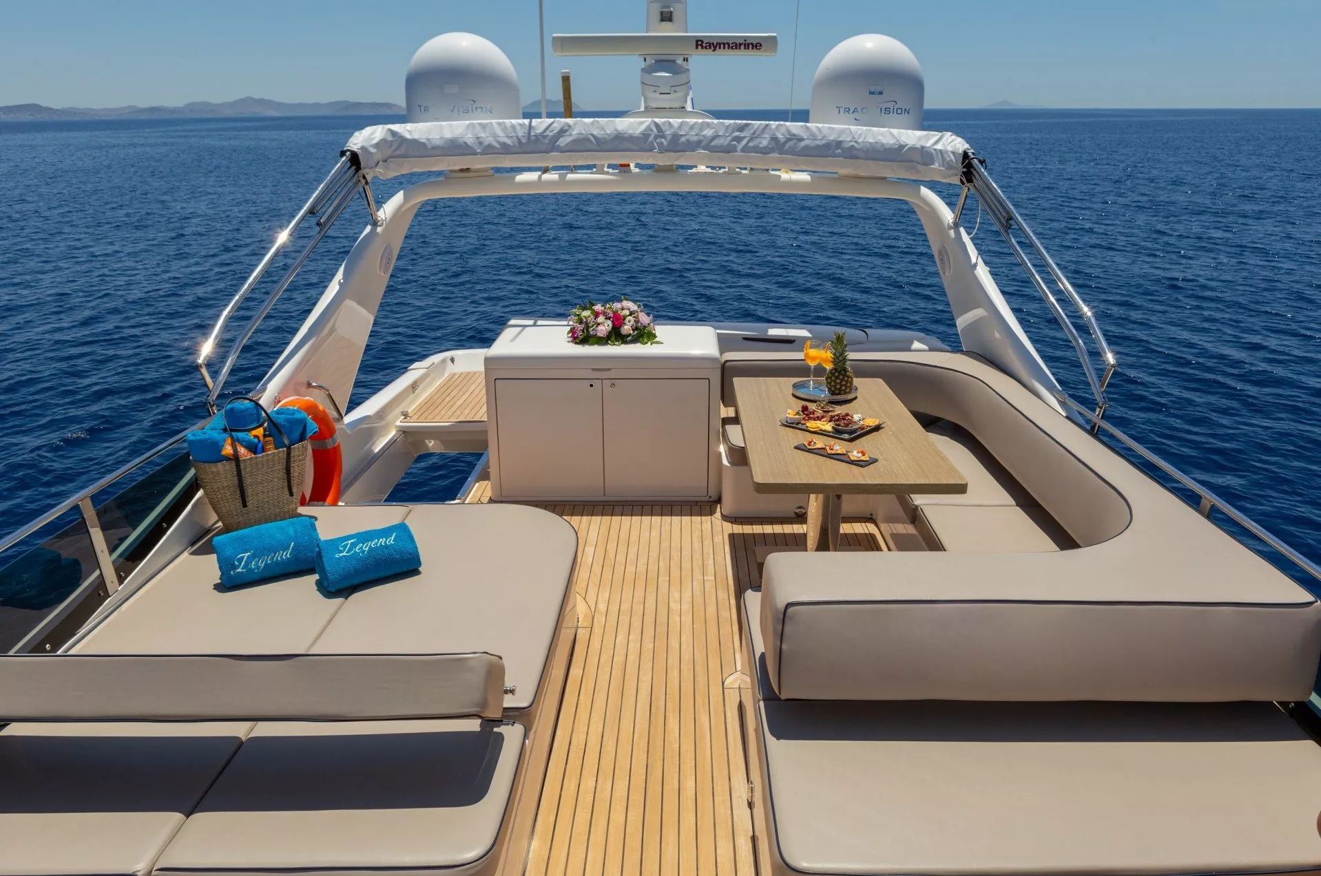 https://dev-api.arconyachts.com/storage/media/23306/conversions/714_6241343978-optimize.webp