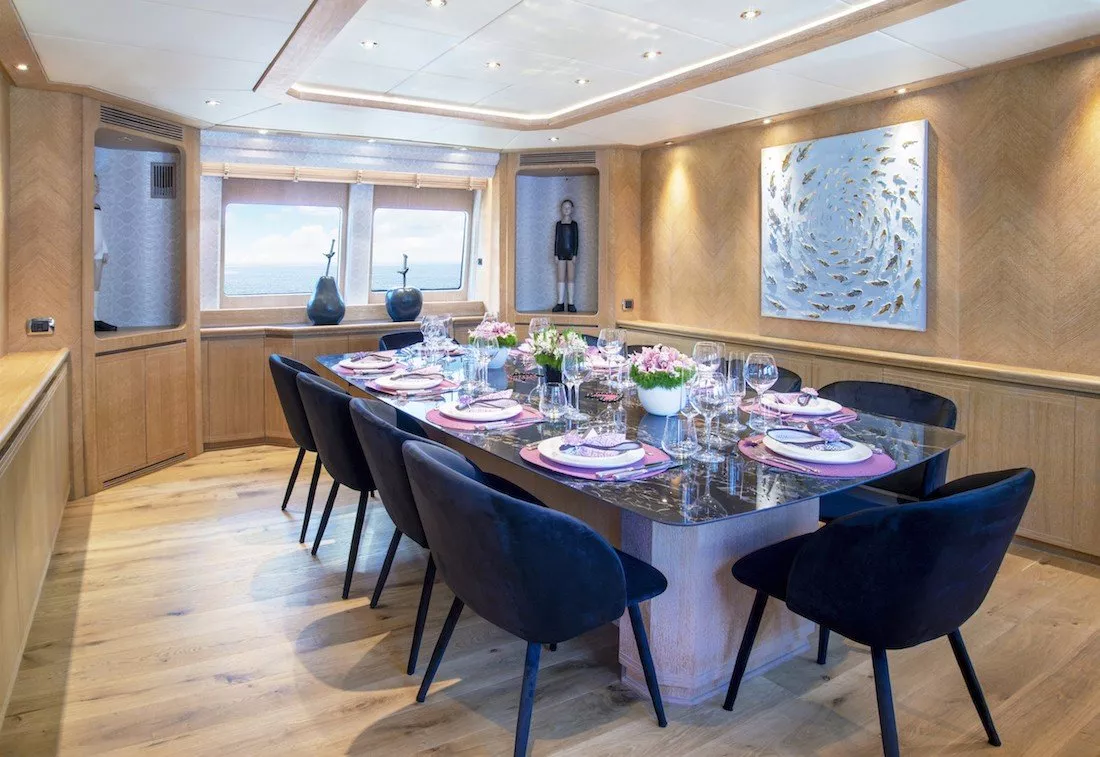https://dev-api.arconyachts.com/storage/media/23315/conversions/713_1284933548-optimize.webp