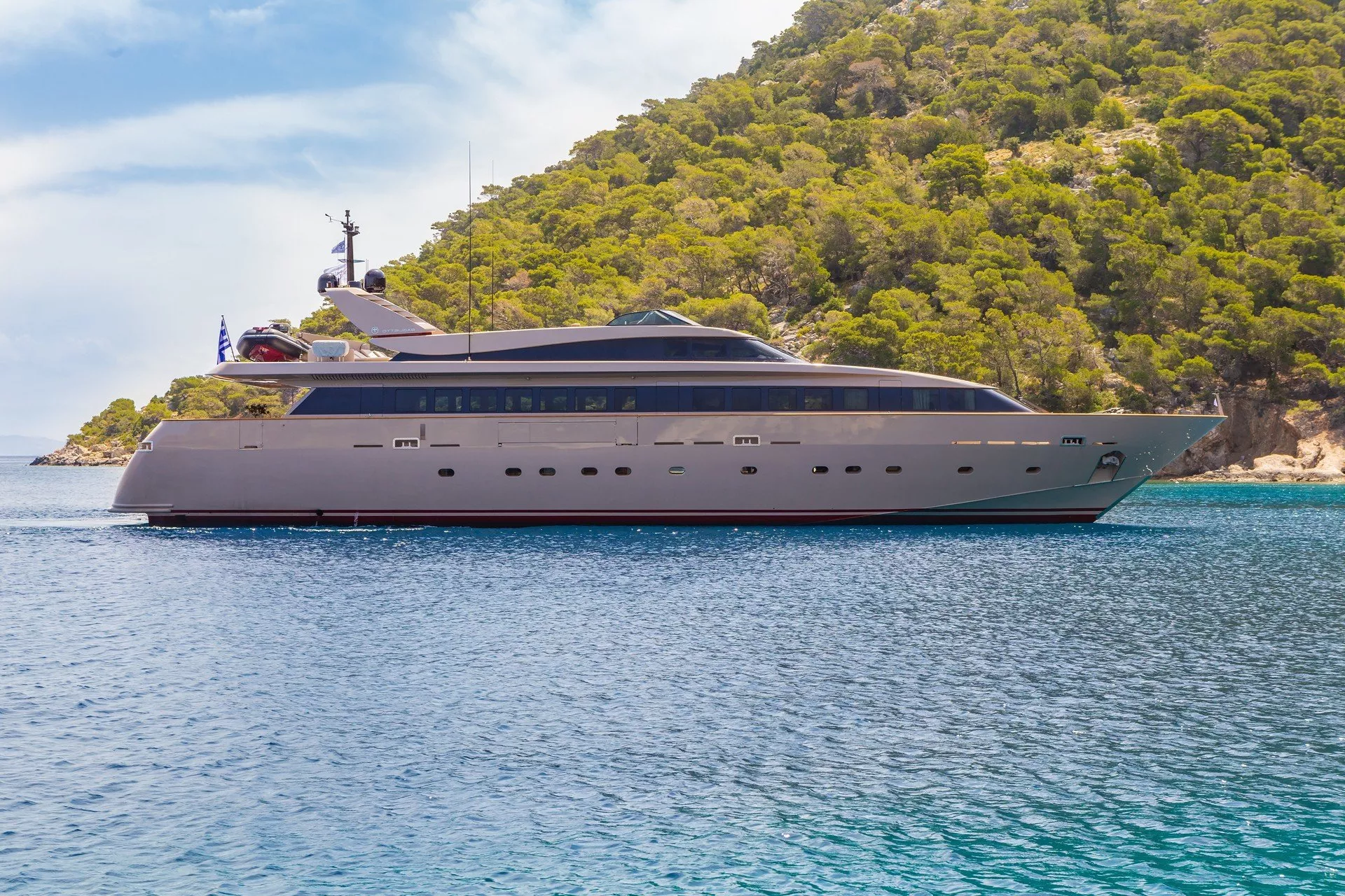 https://dev-api.arconyachts.com/storage/media/23319/conversions/713_2545855308-optimize.webp