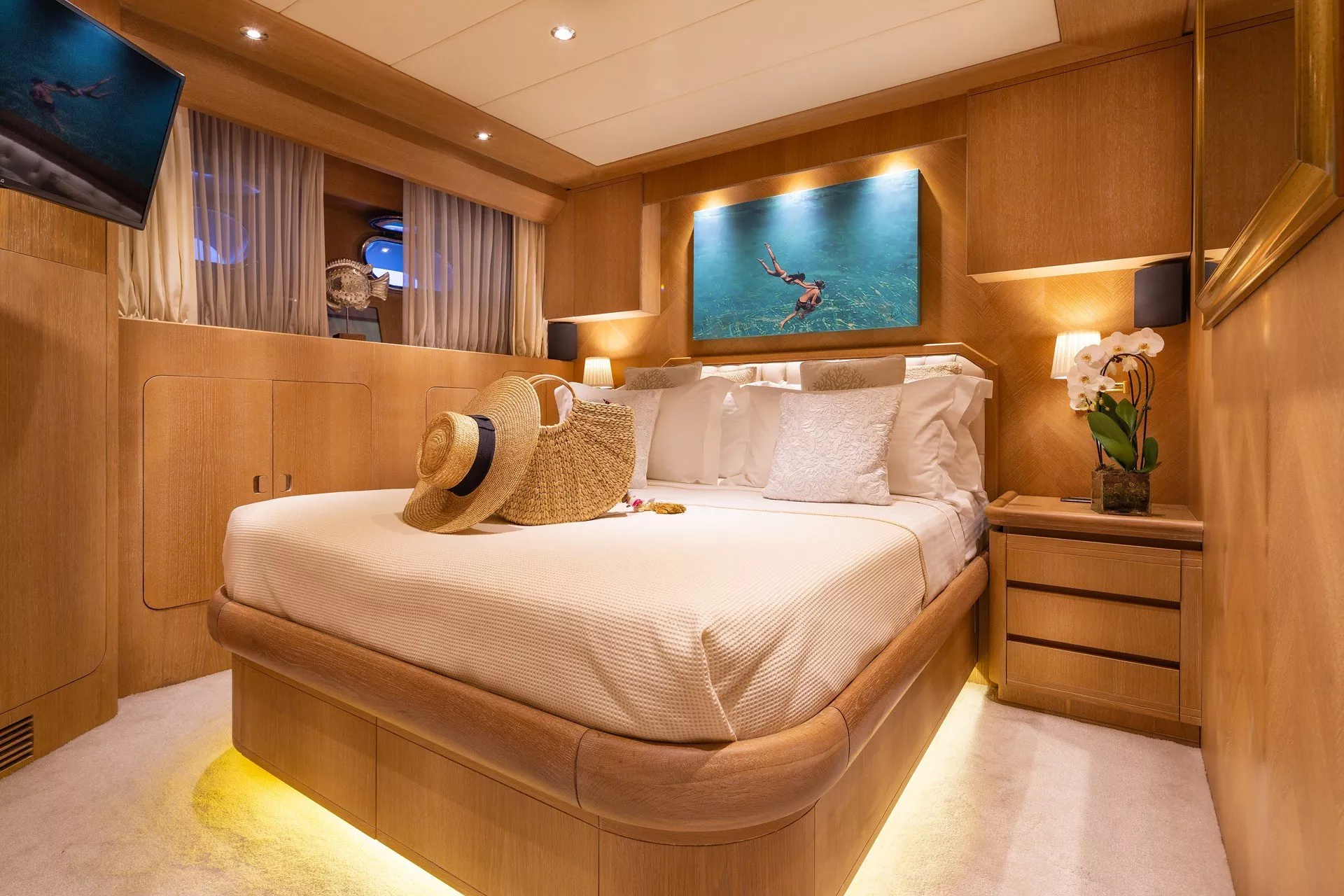 https://dev-api.arconyachts.com/storage/media/23320/conversions/713_0557294362-optimize.webp