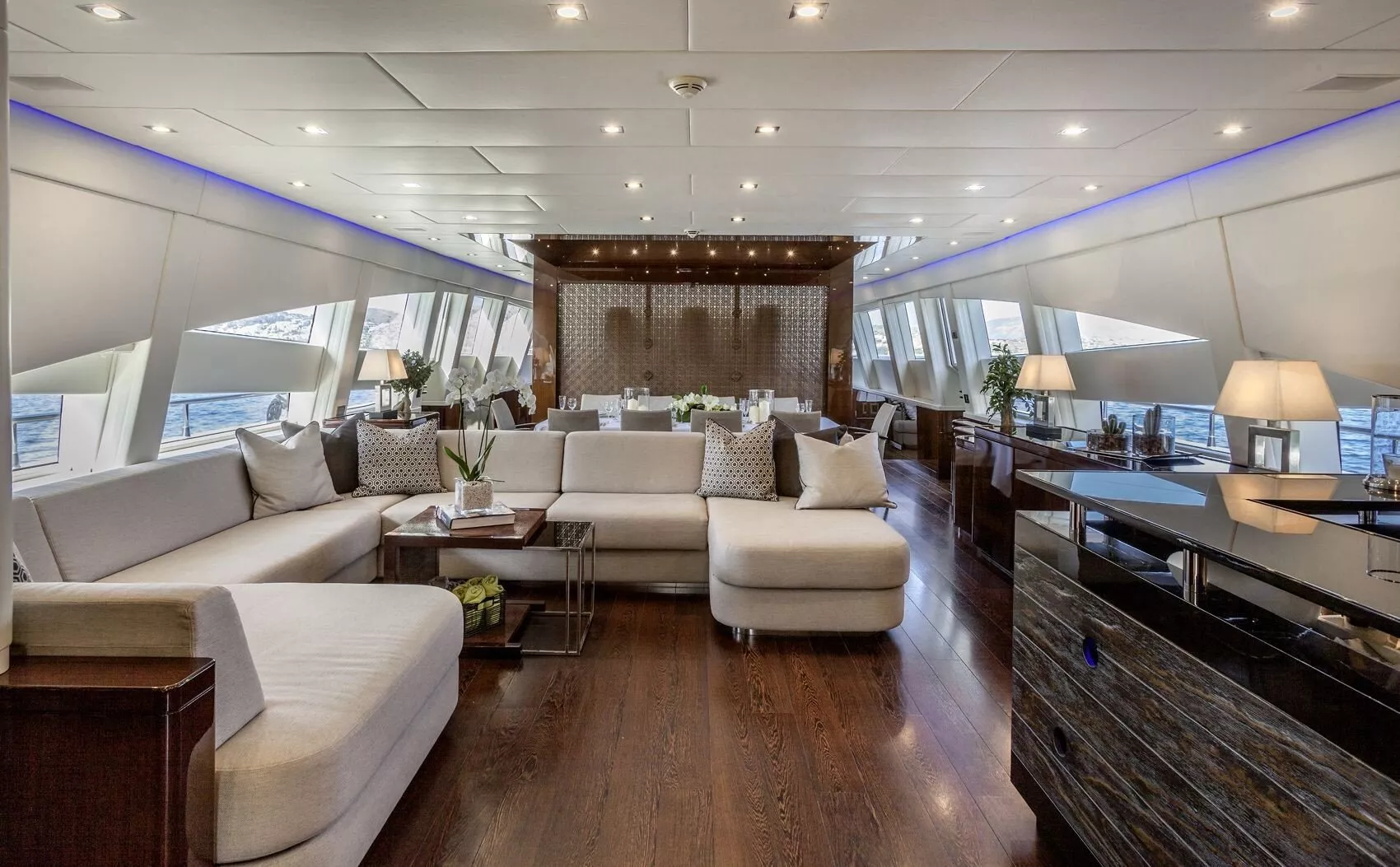 https://dev-api.arconyachts.com/storage/media/23326/conversions/346_7287101420-optimize.webp