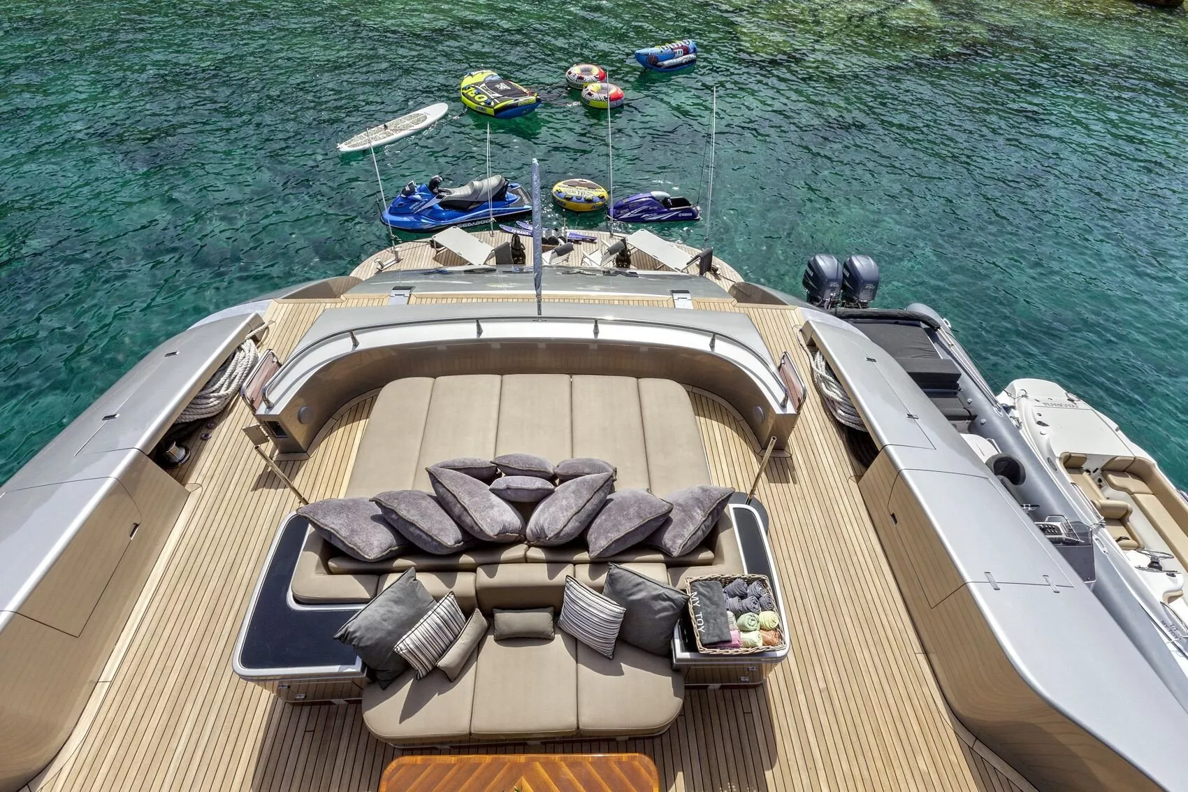 https://dev-api.arconyachts.com/storage/media/23329/conversions/346_4750647506-optimize.webp