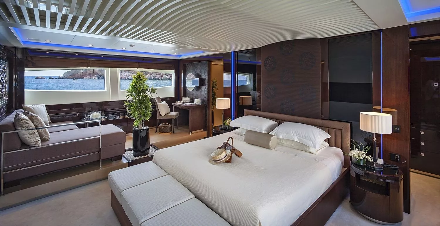 https://dev-api.arconyachts.com/storage/media/23330/conversions/346_0685696696-optimize.webp