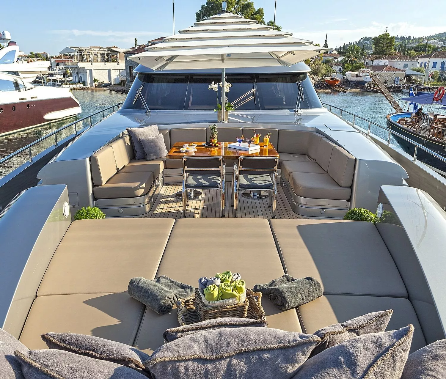 https://dev-api.arconyachts.com/storage/media/23332/conversions/346_0649170584-optimize.webp