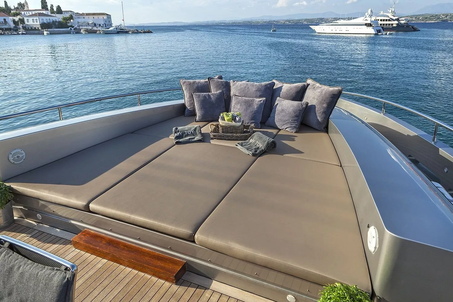 https://dev-api.arconyachts.com/storage/media/23333/conversions/346_0162706934-optimize.webp