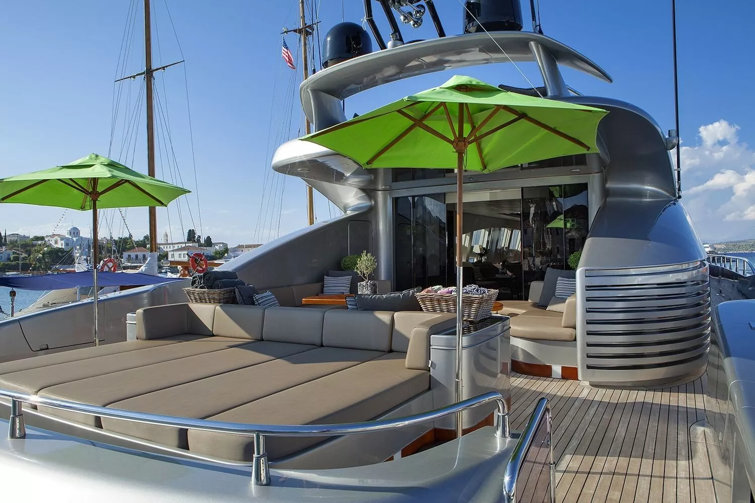 https://dev-api.arconyachts.com/storage/media/23335/conversions/346_9873019317-optimize.webp