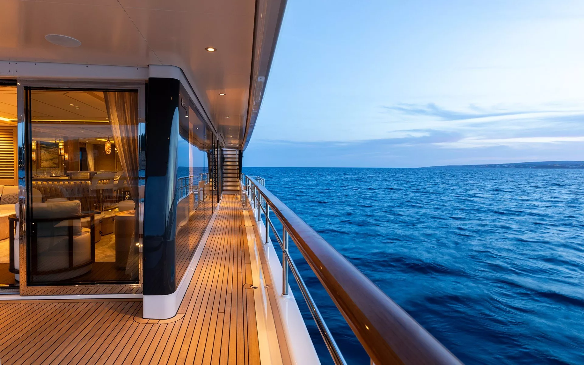 https://dev-api.arconyachts.com/storage/media/23386/conversions/710_0006416968-optimize.webp