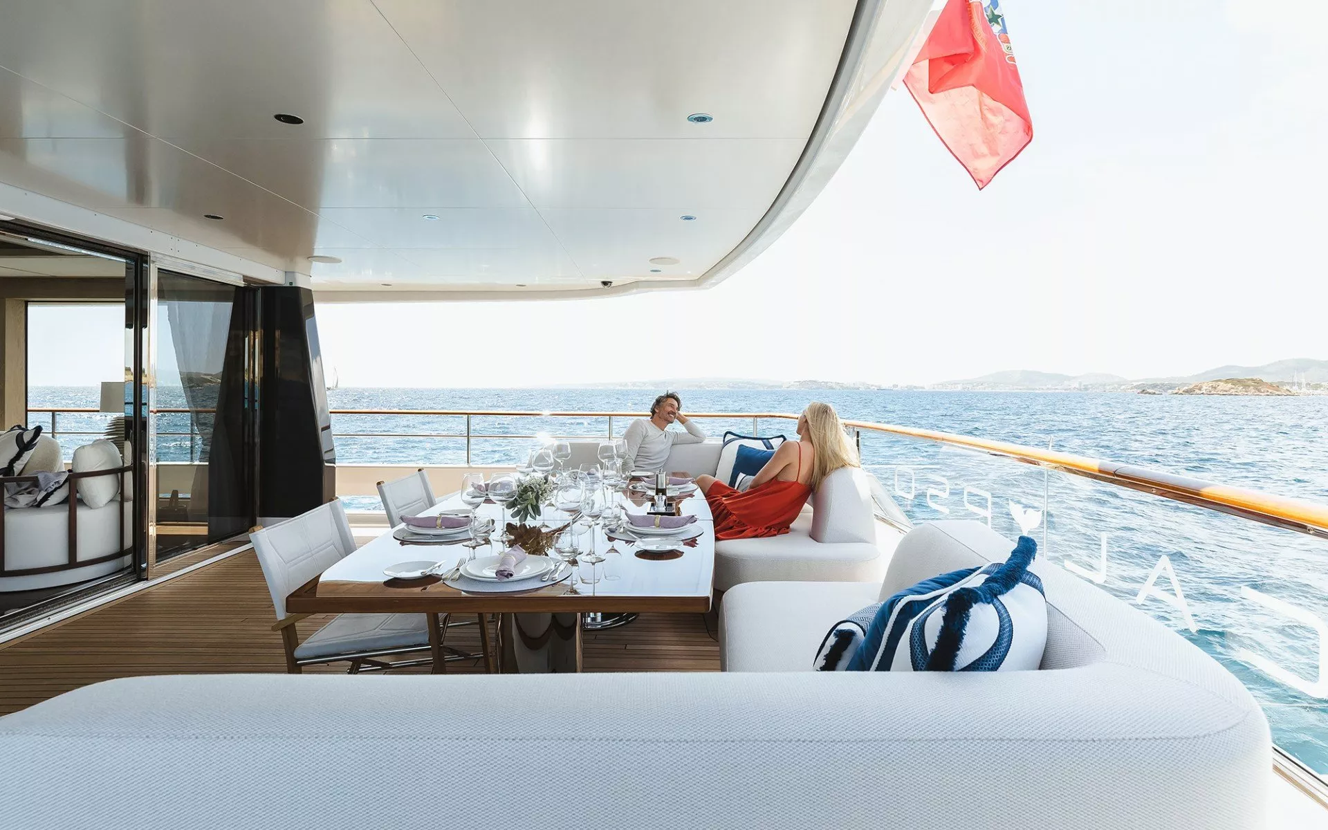 https://dev-api.arconyachts.com/storage/media/23390/conversions/710_9794211982-optimize.webp