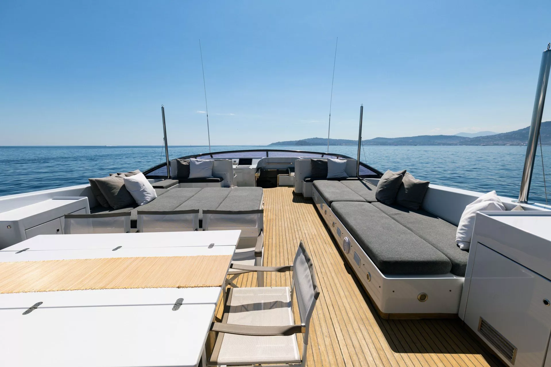 https://dev-api.arconyachts.com/storage/media/23427/conversions/320_1507311032-optimize.webp