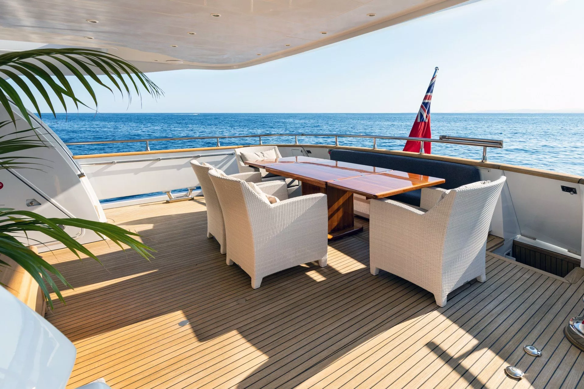 https://dev-api.arconyachts.com/storage/media/23430/conversions/320_3085703354-optimize.webp