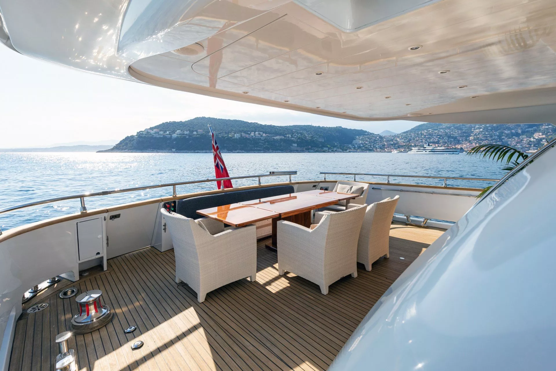 https://dev-api.arconyachts.com/storage/media/23431/conversions/320_0260306578-optimize.webp