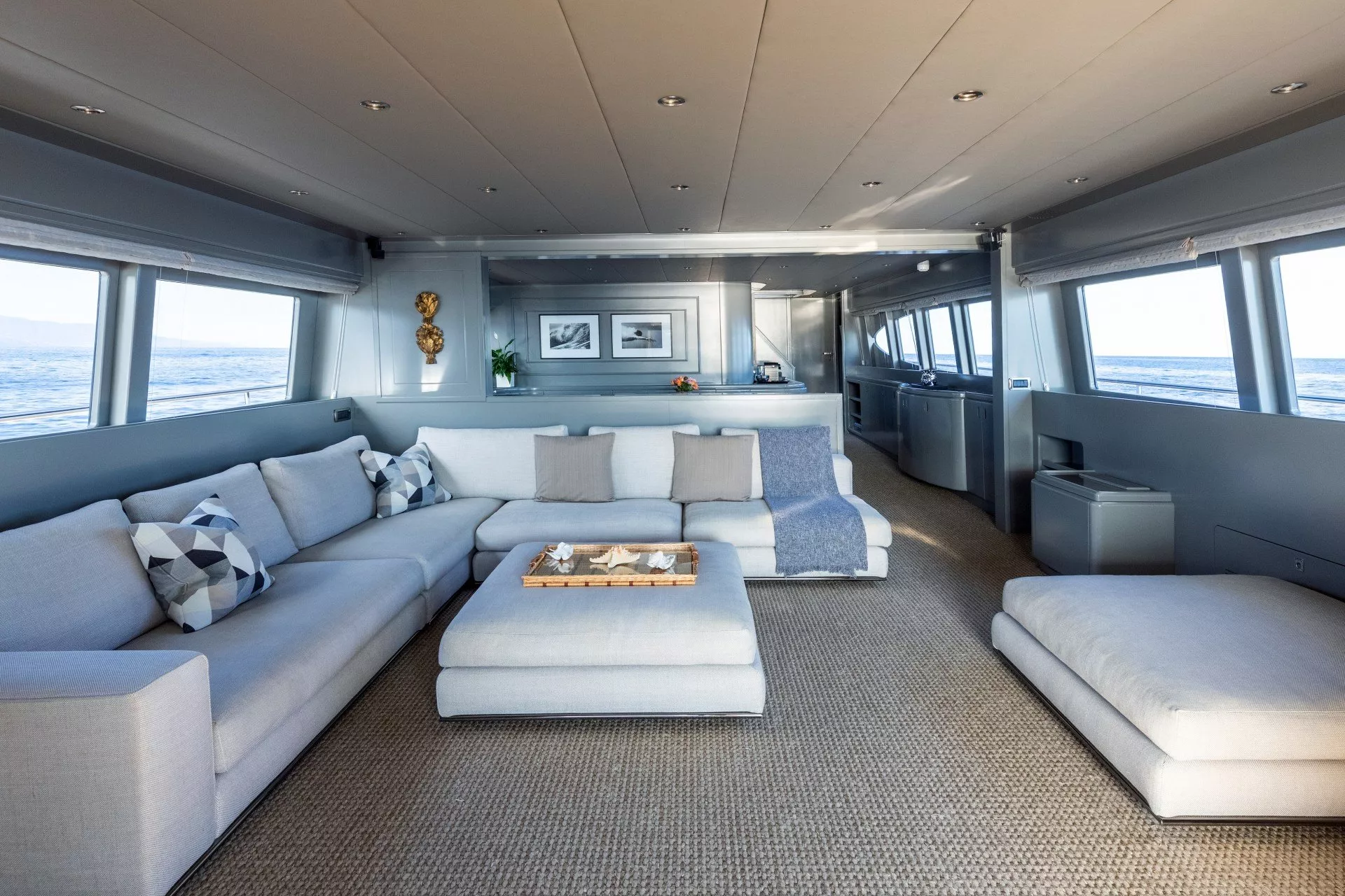 https://dev-api.arconyachts.com/storage/media/23432/conversions/320_9654912135-optimize.webp