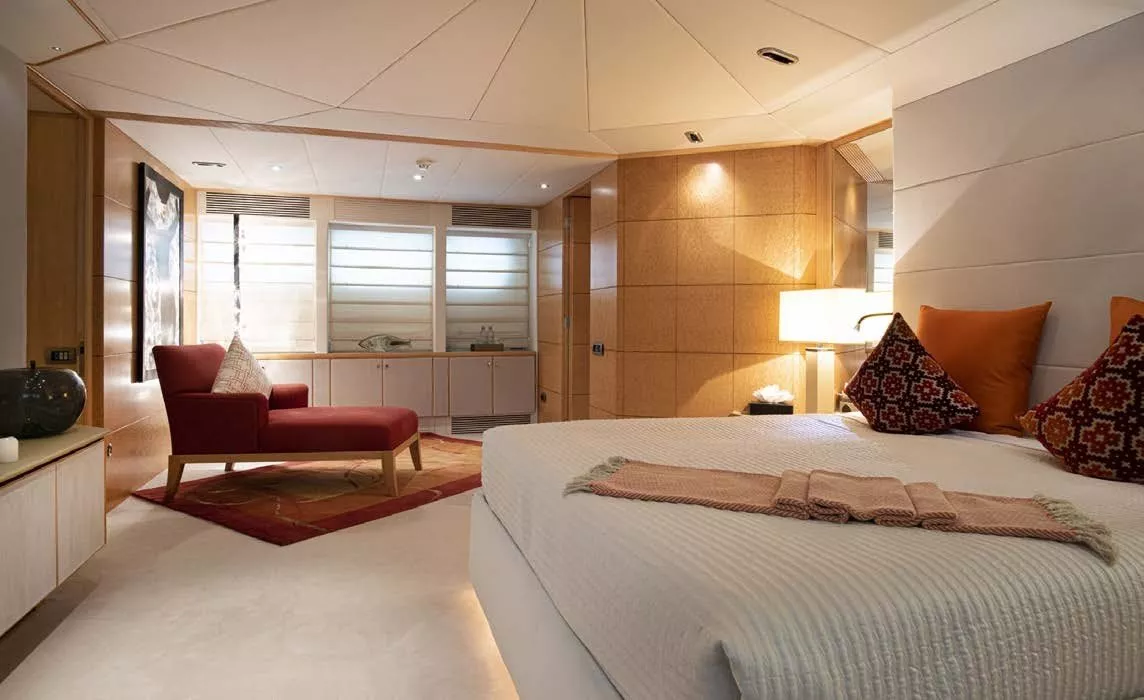 https://dev-api.arconyachts.com/storage/media/23438/conversions/45_3110472915-optimize.webp