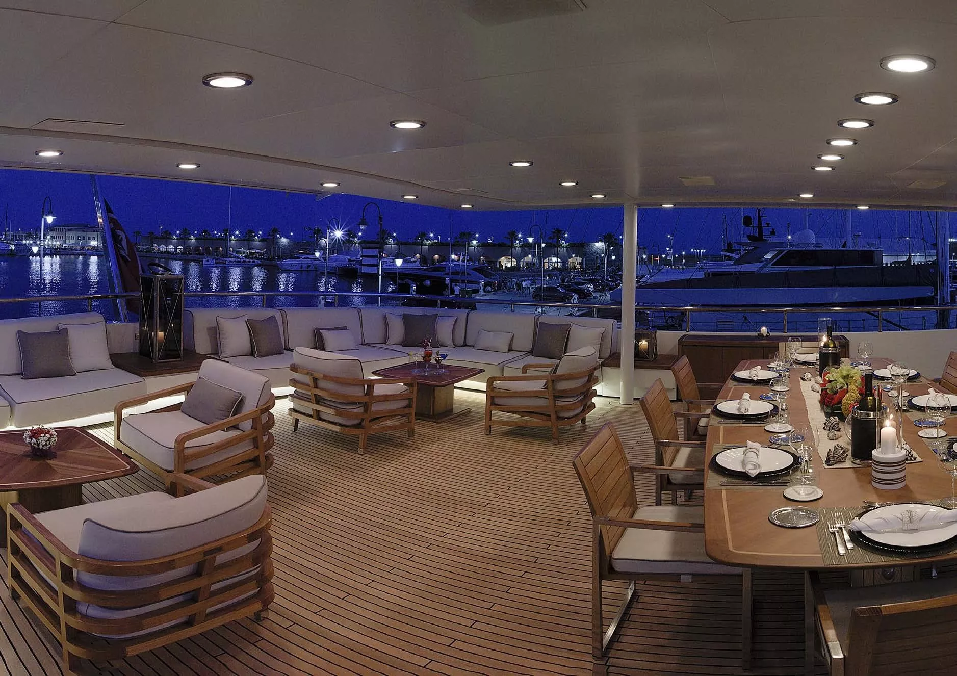 https://dev-api.arconyachts.com/storage/media/23439/conversions/45_5357693950-optimize.webp