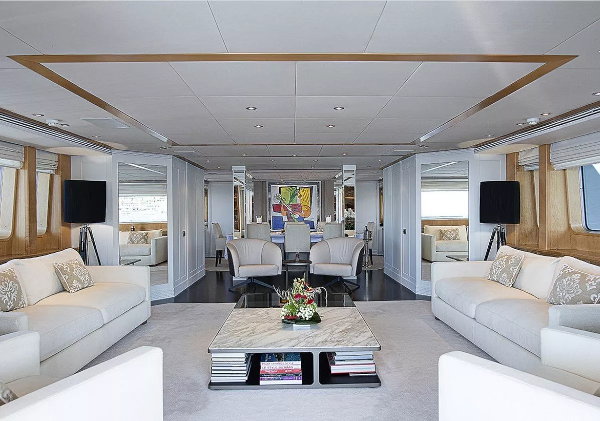 https://dev-api.arconyachts.com/storage/media/23440/conversions/45_9360540051-optimize.webp
