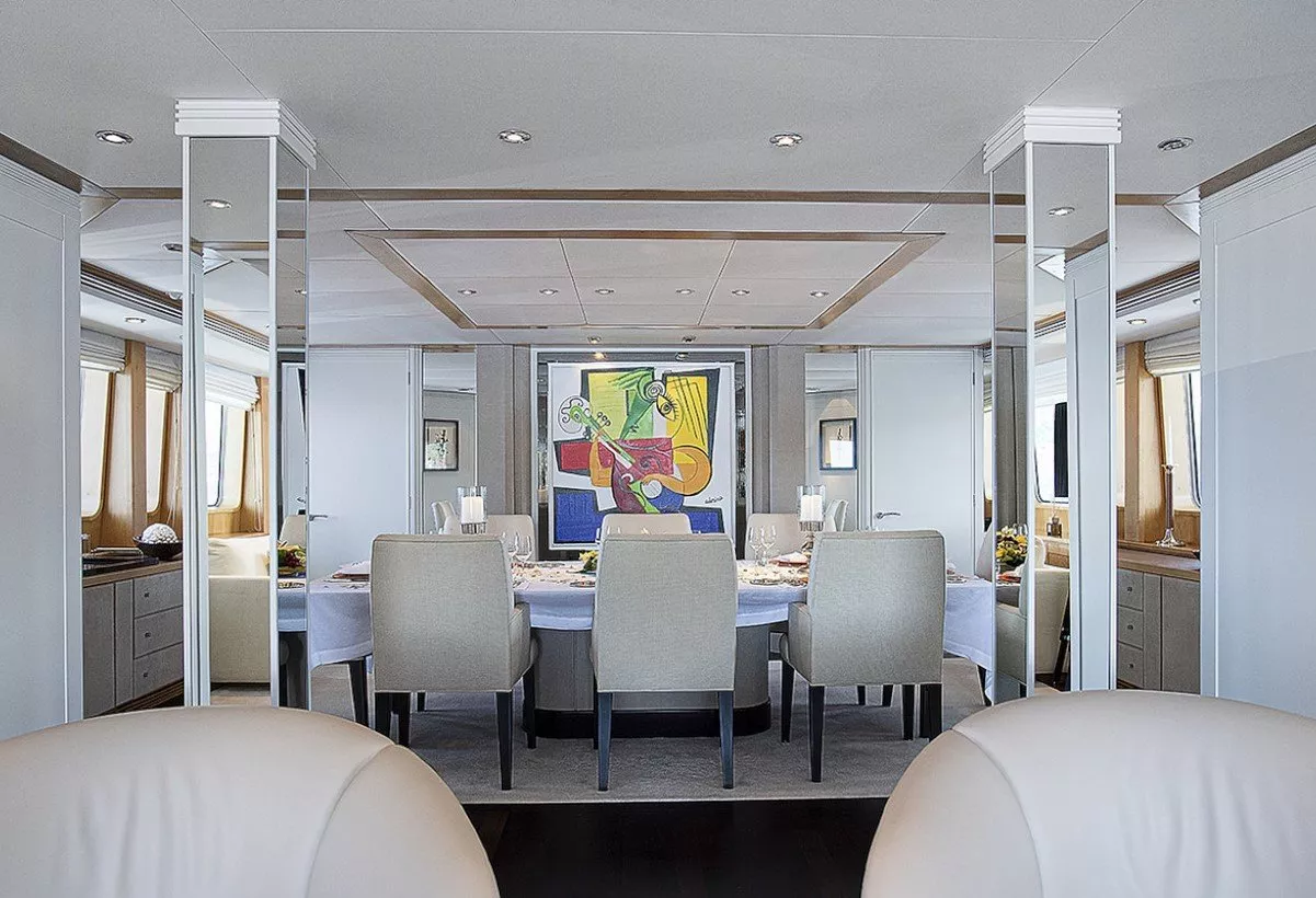 https://dev-api.arconyachts.com/storage/media/23441/conversions/45_0010819879-optimize.webp