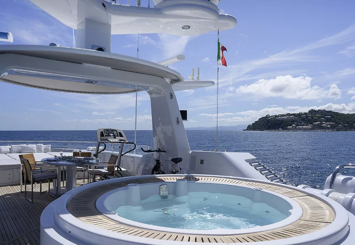 https://dev-api.arconyachts.com/storage/media/23449/conversions/45_1967132843-optimize.webp