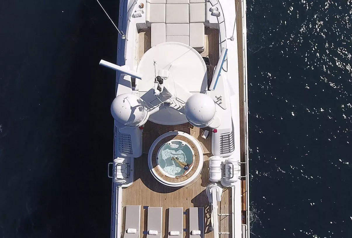 https://dev-api.arconyachts.com/storage/media/23451/conversions/45_1300406926-optimize.webp