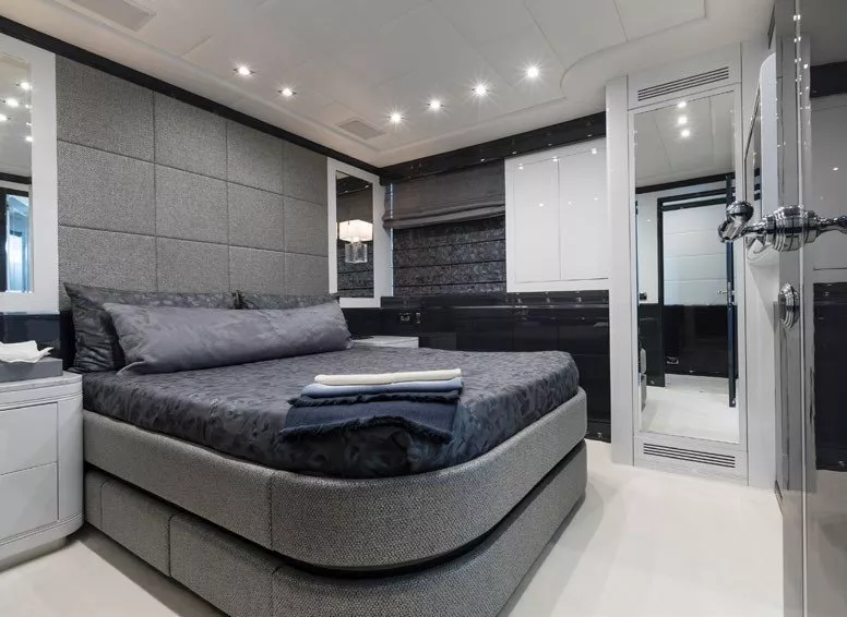 https://dev-api.arconyachts.com/storage/media/23458/conversions/707_4213857722-optimize.webp