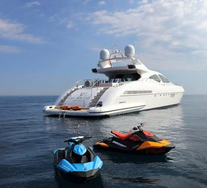 https://dev-api.arconyachts.com/storage/media/23462/conversions/707_0638470764-optimize.webp