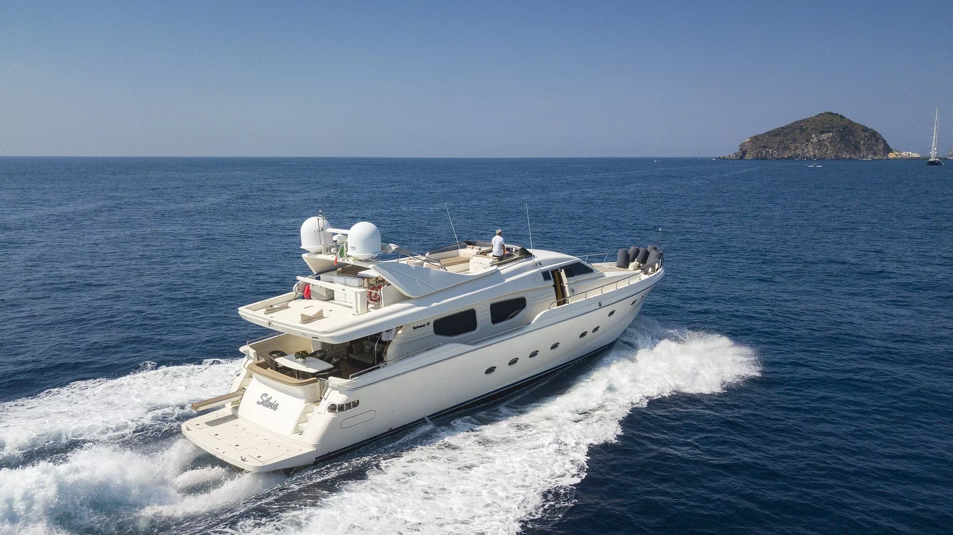 https://dev-api.arconyachts.com/storage/media/23472/conversions/706_2708600639-optimize.webp