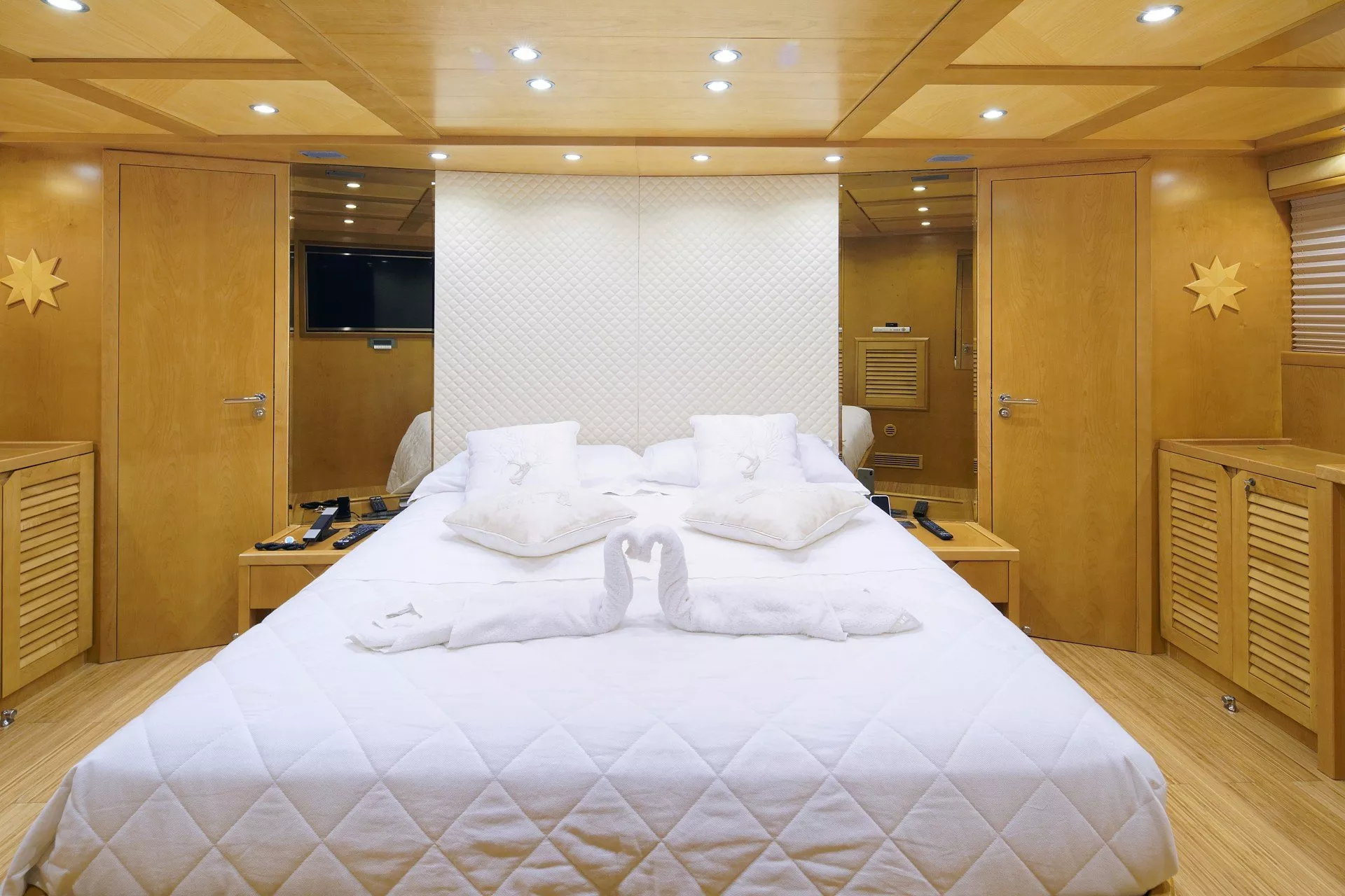 https://dev-api.arconyachts.com/storage/media/23481/conversions/706_8848809461-optimize.webp