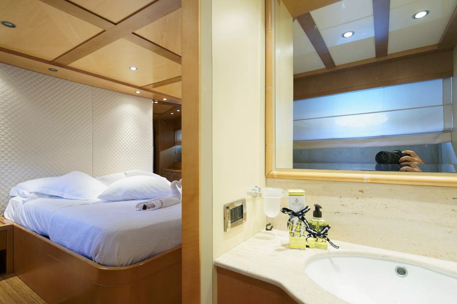 https://dev-api.arconyachts.com/storage/media/23493/conversions/706_7817754706-optimize.webp