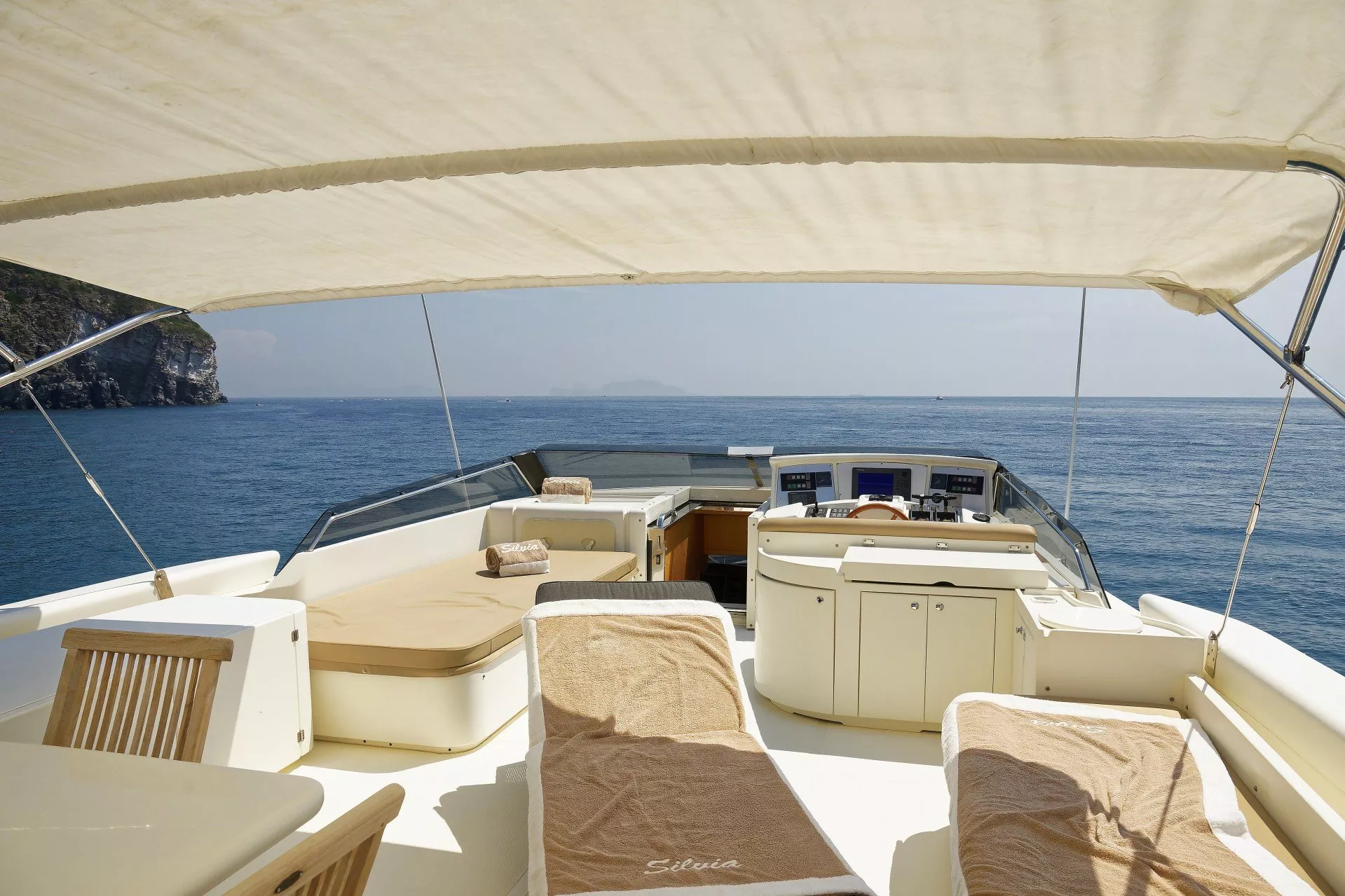 https://dev-api.arconyachts.com/storage/media/23496/conversions/706_0091138176-optimize.webp