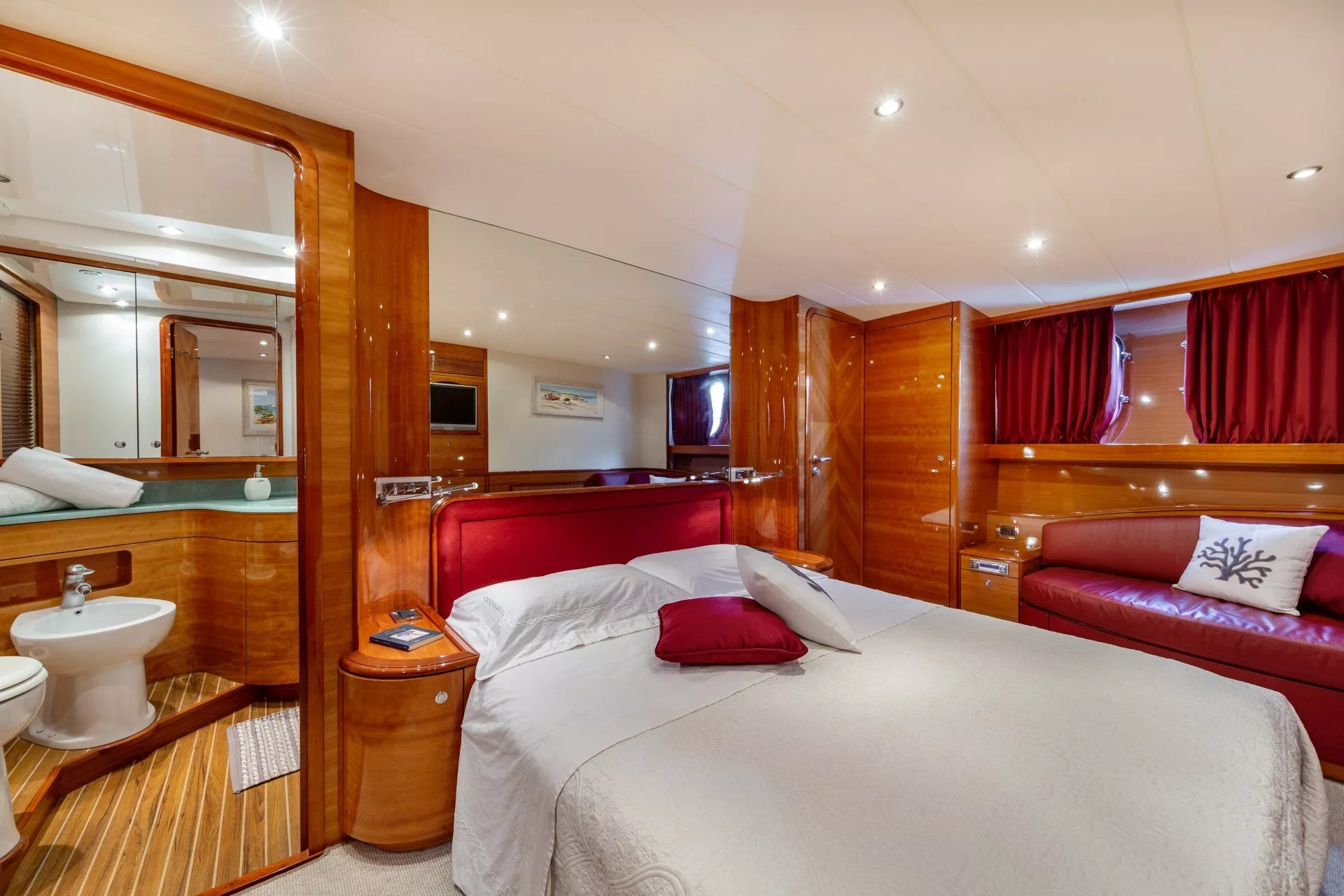 https://dev-api.arconyachts.com/storage/media/23530/conversions/704_9781065703-optimize.webp