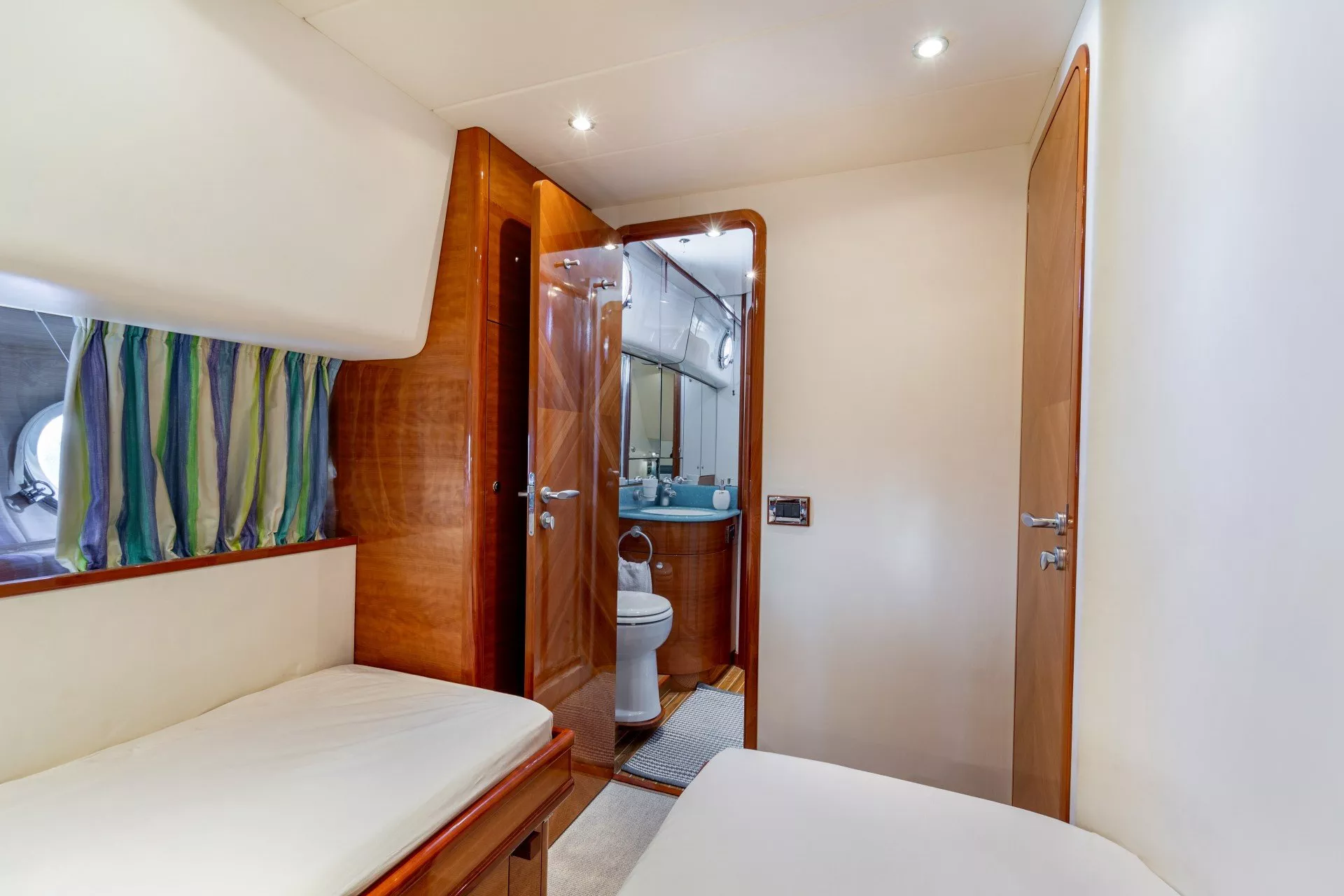 https://dev-api.arconyachts.com/storage/media/23546/conversions/704_1732516504-optimize.webp