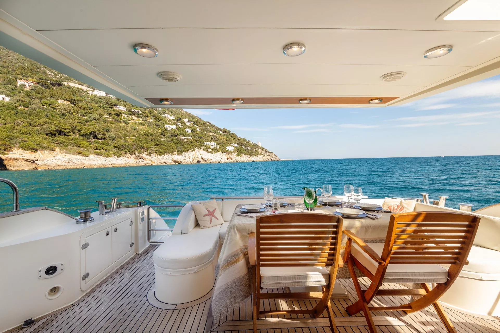 https://dev-api.arconyachts.com/storage/media/23558/conversions/704_7342464626-optimize.webp