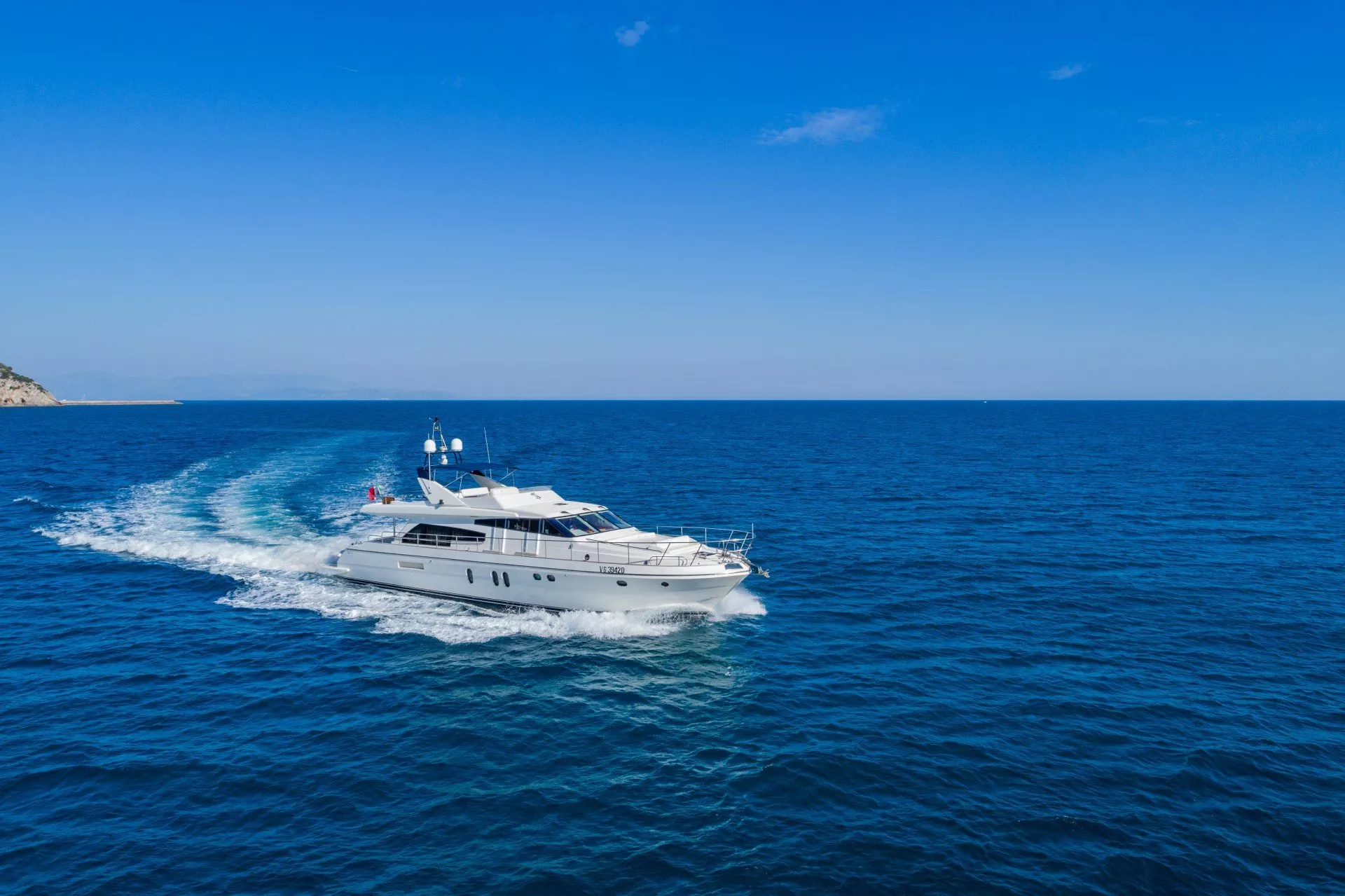 https://dev-api.arconyachts.com/storage/media/23561/conversions/704_1010751594-optimize.webp