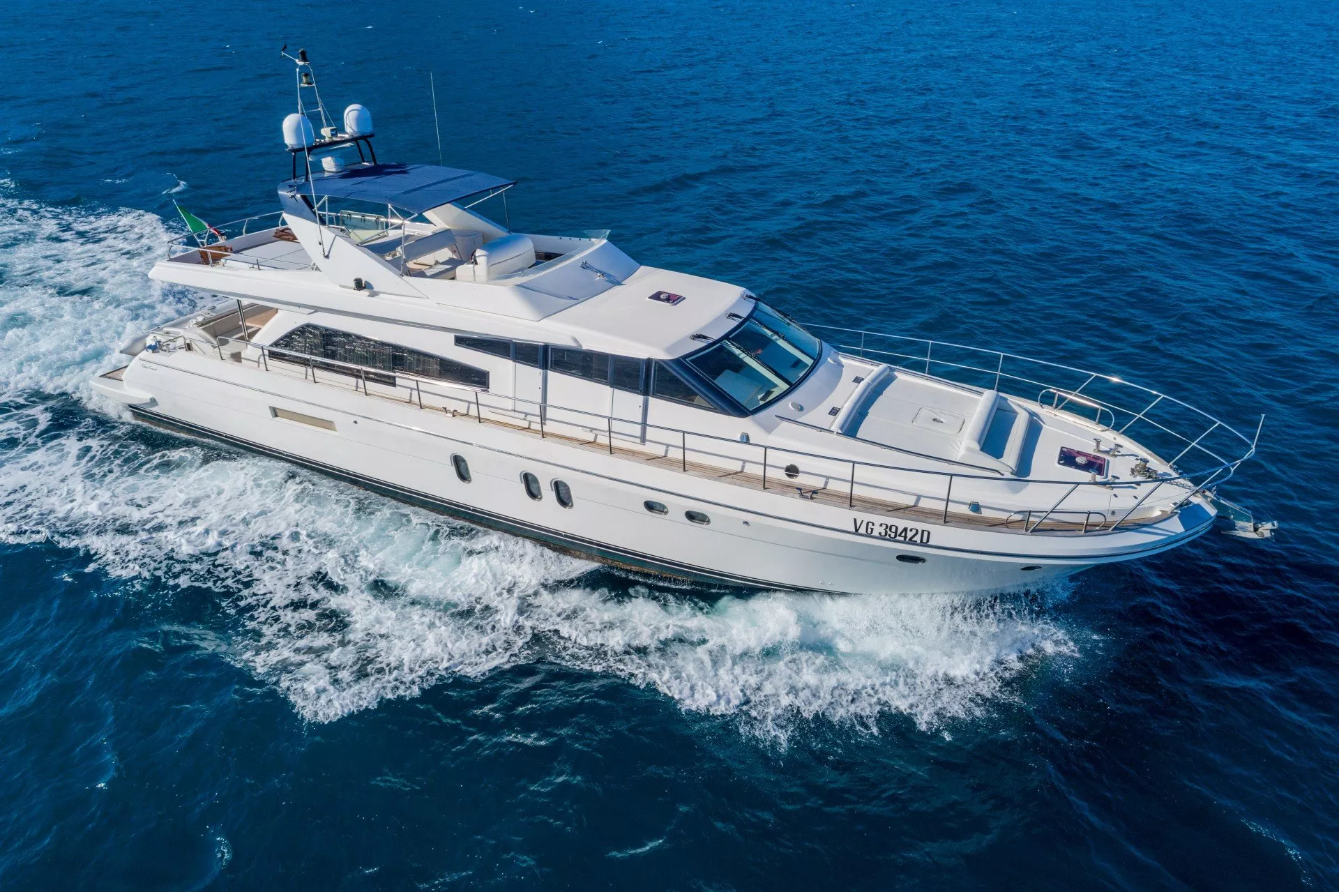 https://dev-api.arconyachts.com/storage/media/23564/conversions/704_9272954771-optimize.webp