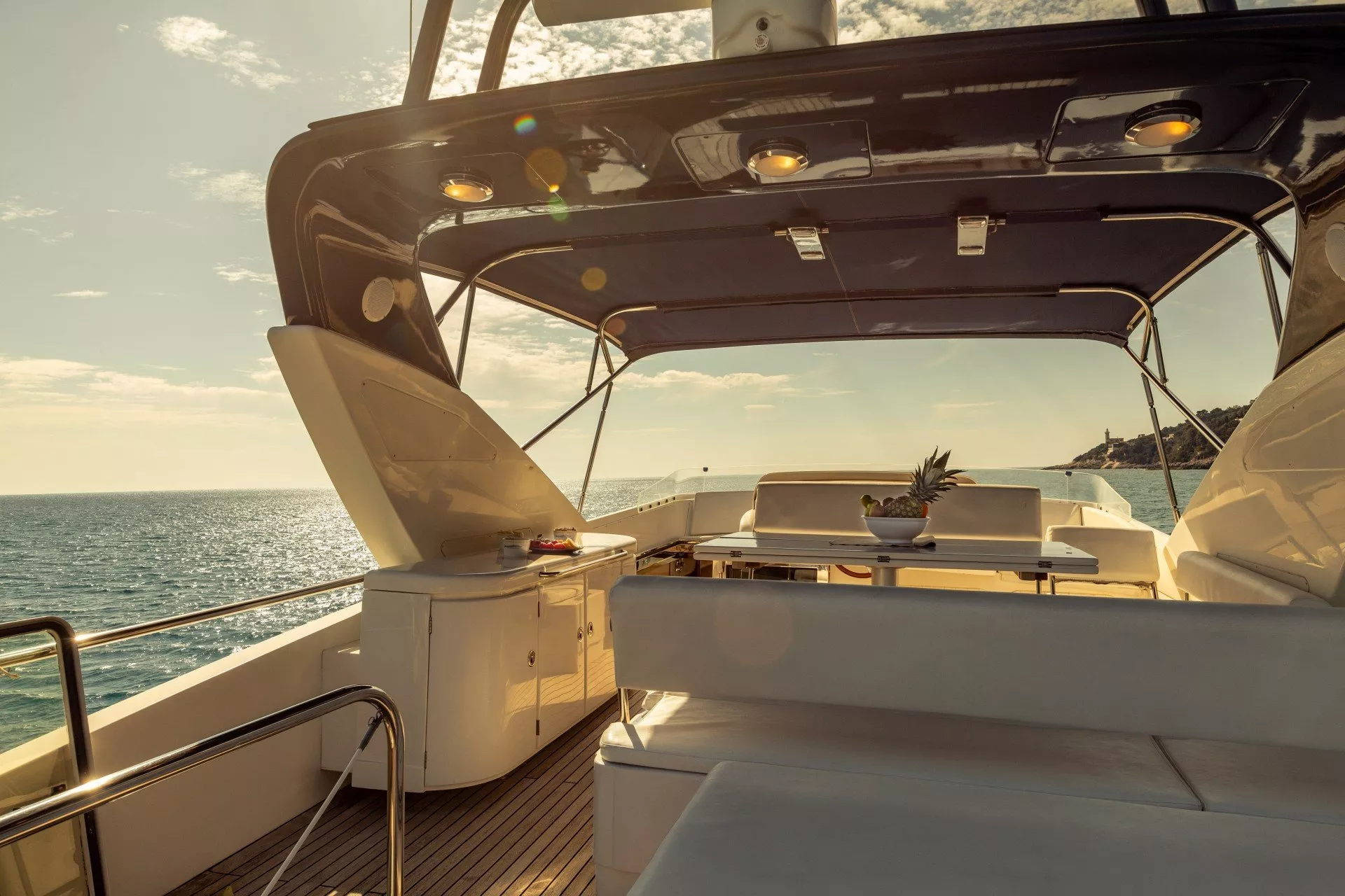 https://dev-api.arconyachts.com/storage/media/23569/conversions/704_2148578084-optimize.webp