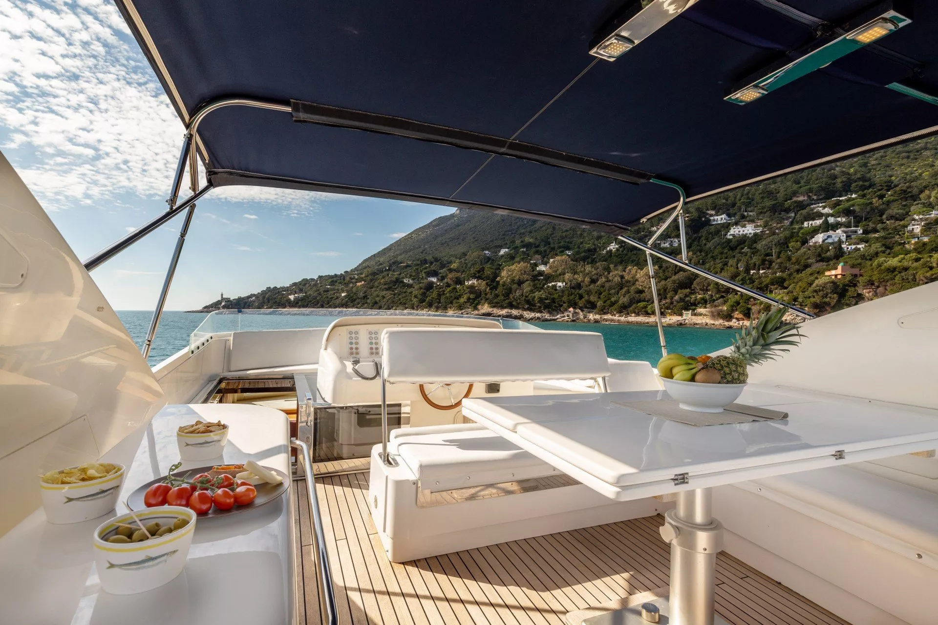 https://dev-api.arconyachts.com/storage/media/23570/conversions/704_4103502341-optimize.webp