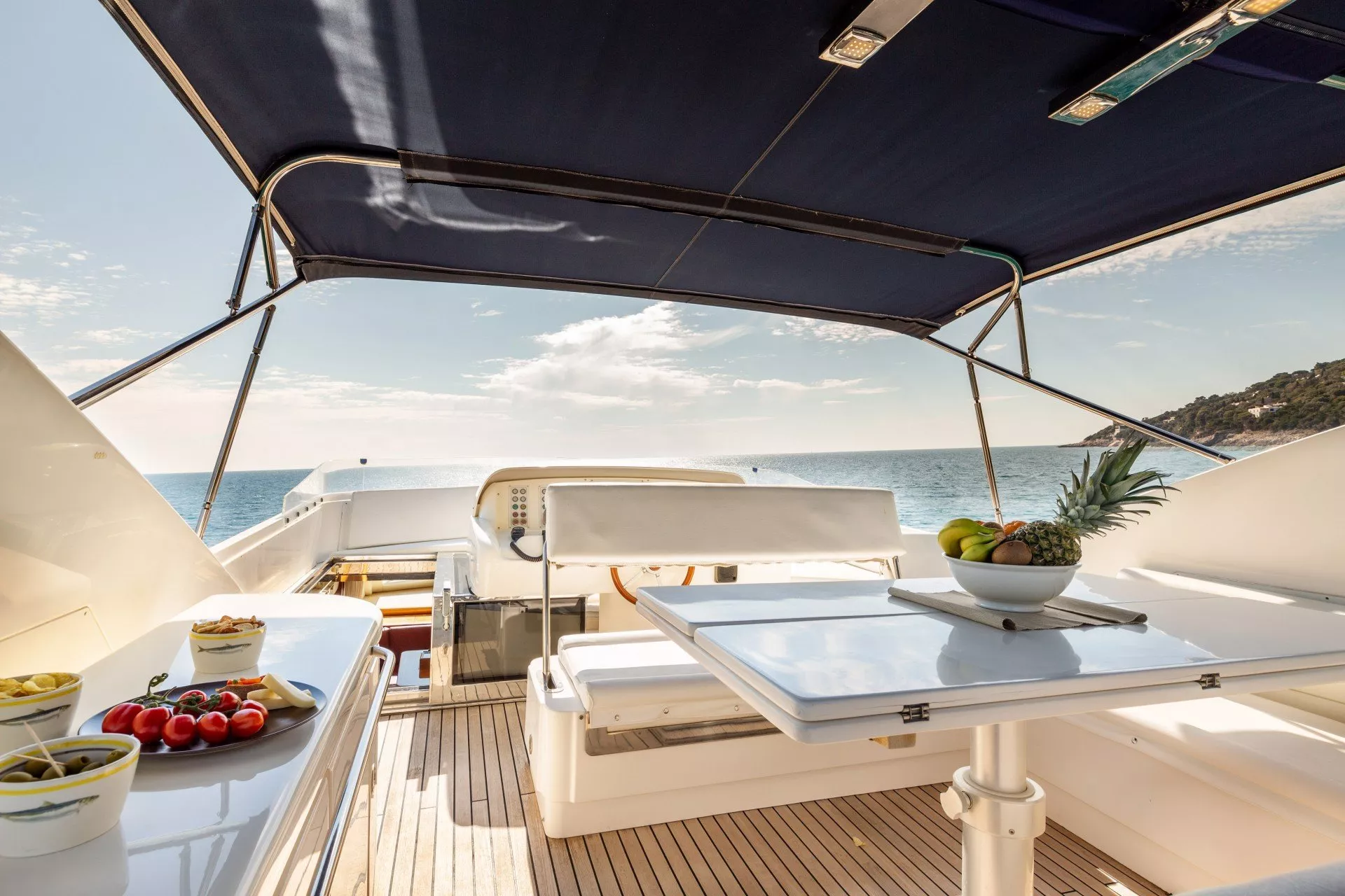 https://dev-api.arconyachts.com/storage/media/23572/conversions/704_9510087474-optimize.webp