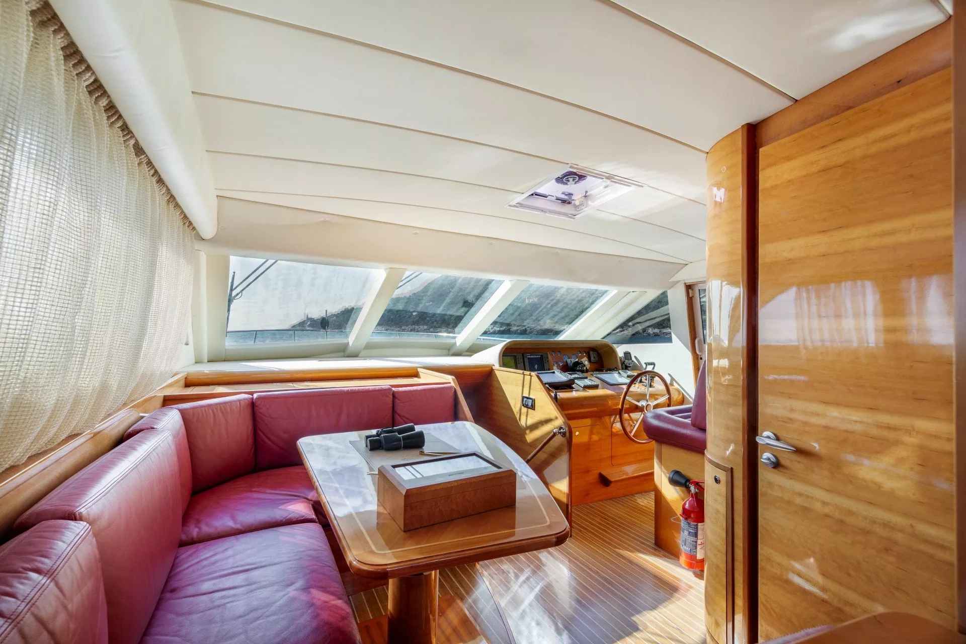 https://dev-api.arconyachts.com/storage/media/23574/conversions/704_7850405633-optimize.webp