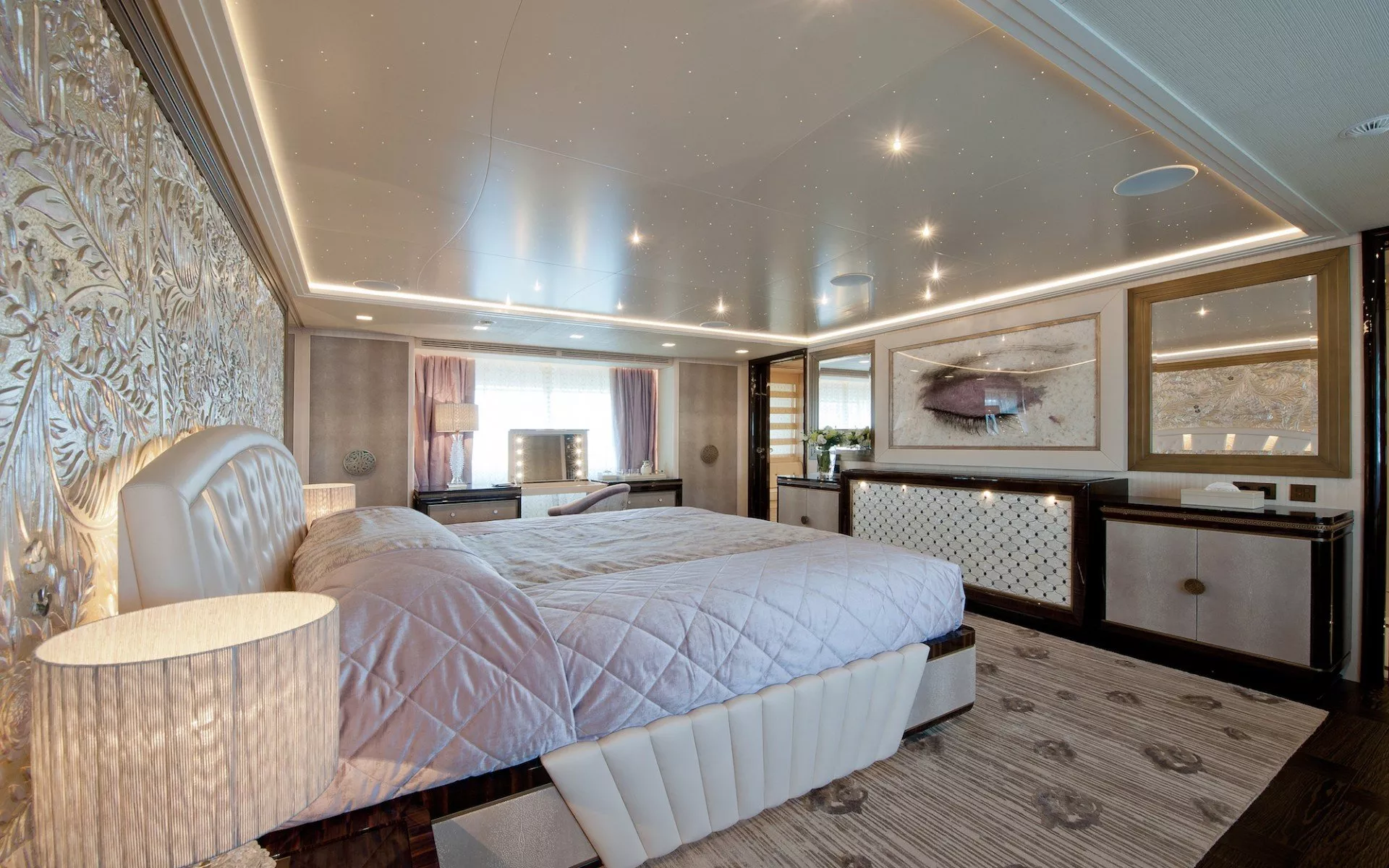 https://dev-api.arconyachts.com/storage/media/23615/conversions/702_4602973983-optimize.webp