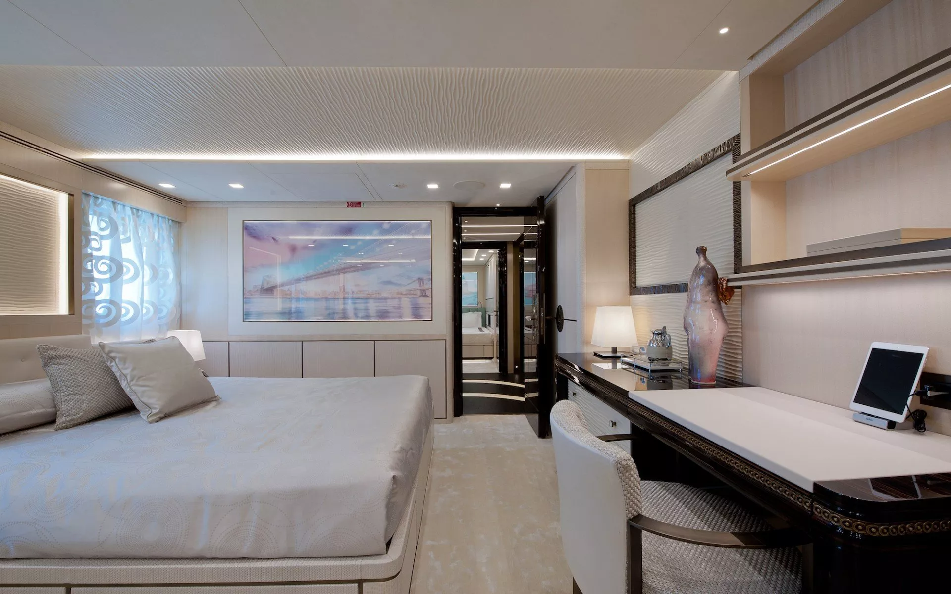 https://dev-api.arconyachts.com/storage/media/23619/conversions/702_6552042572-optimize.webp