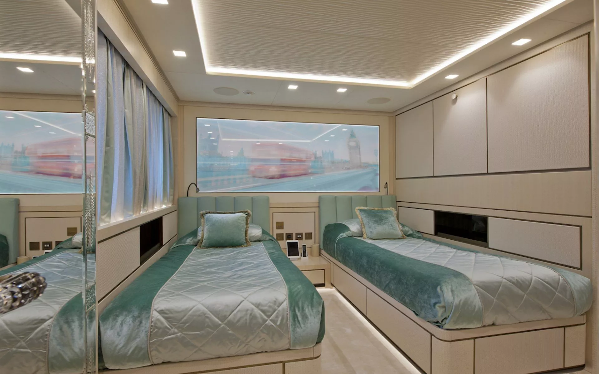 https://dev-api.arconyachts.com/storage/media/23623/conversions/702_6627395888-optimize.webp